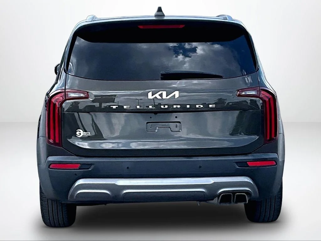 Used 2022 Green Kia EX image 5