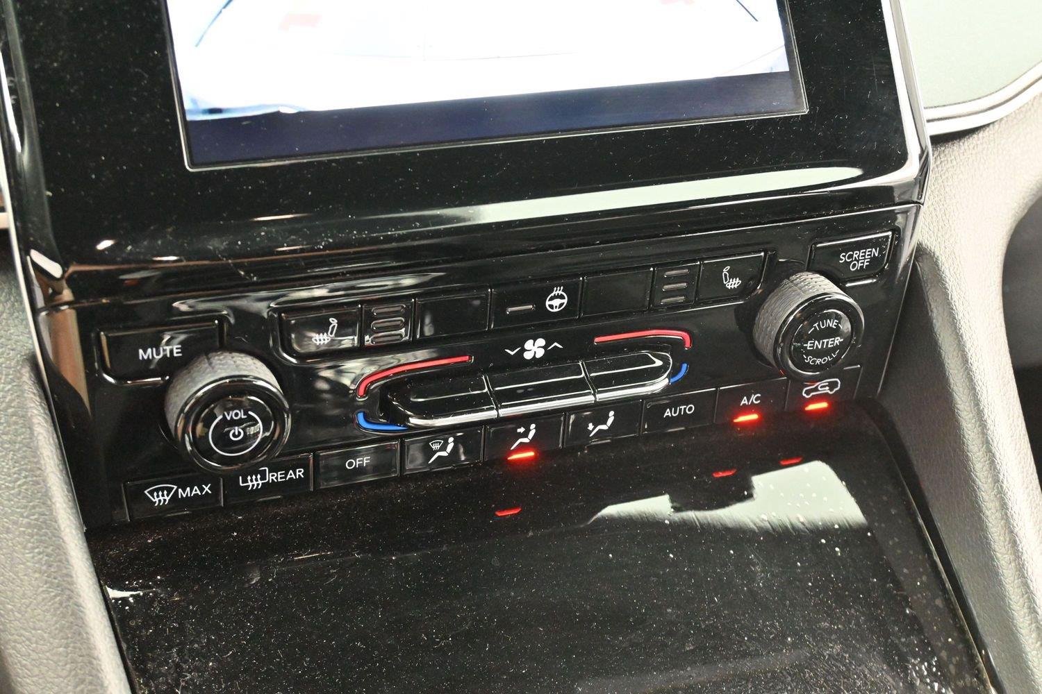 Used 2021 Silver Jeep Altitude image 22