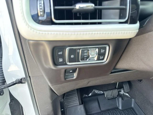 Used 2023 White Lincoln Black Label image 30