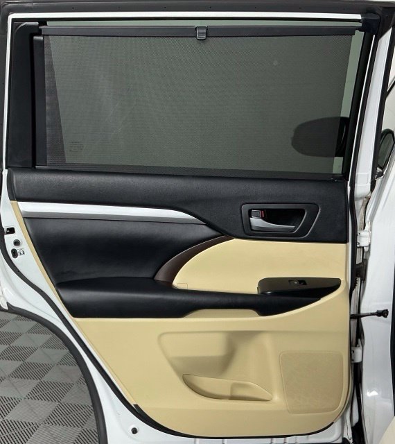 Used 2017 White Toyota XLE image 20
