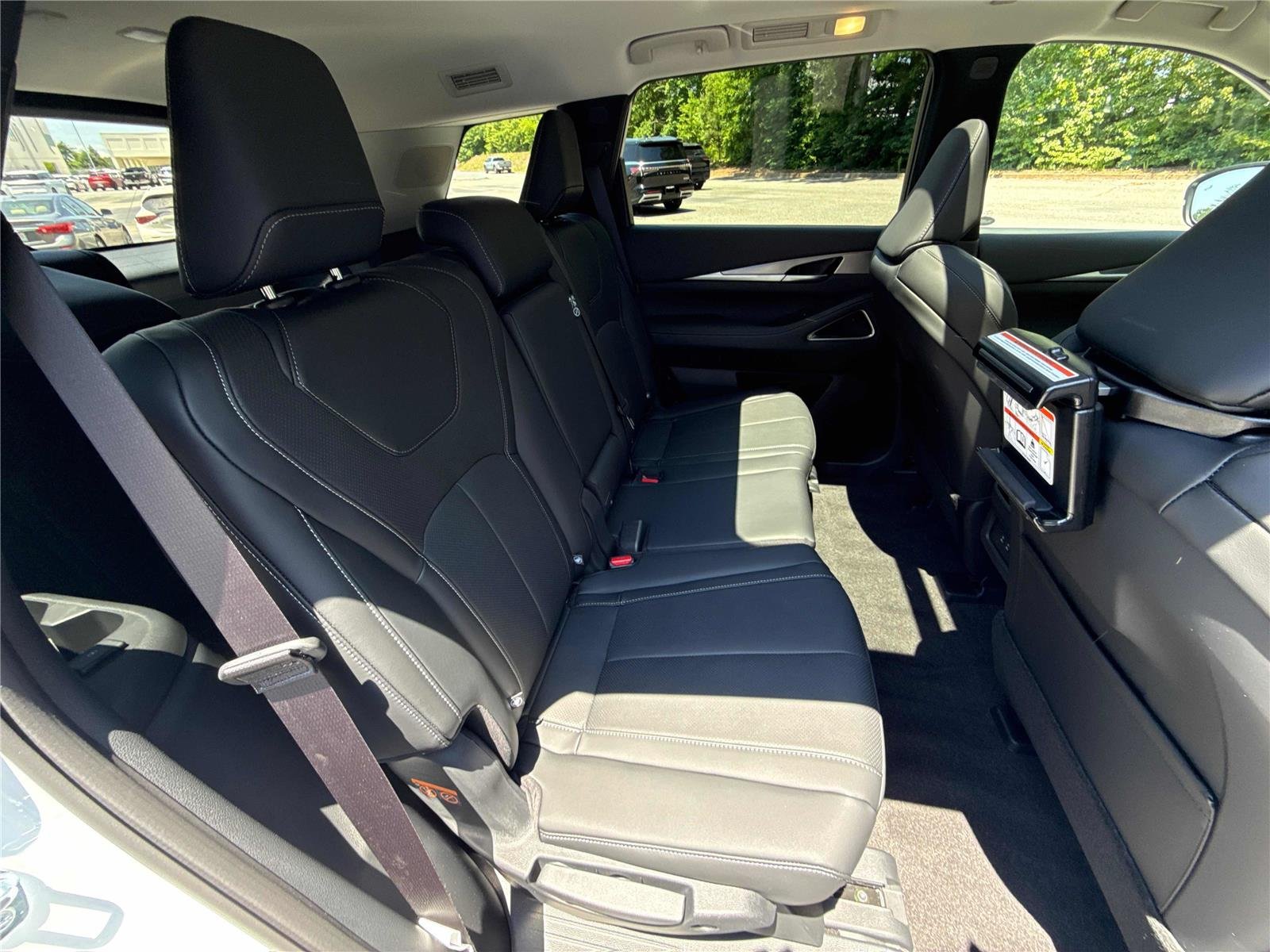 New 2027 RADIANT WHITE INFINITI Luxe FWD image 27