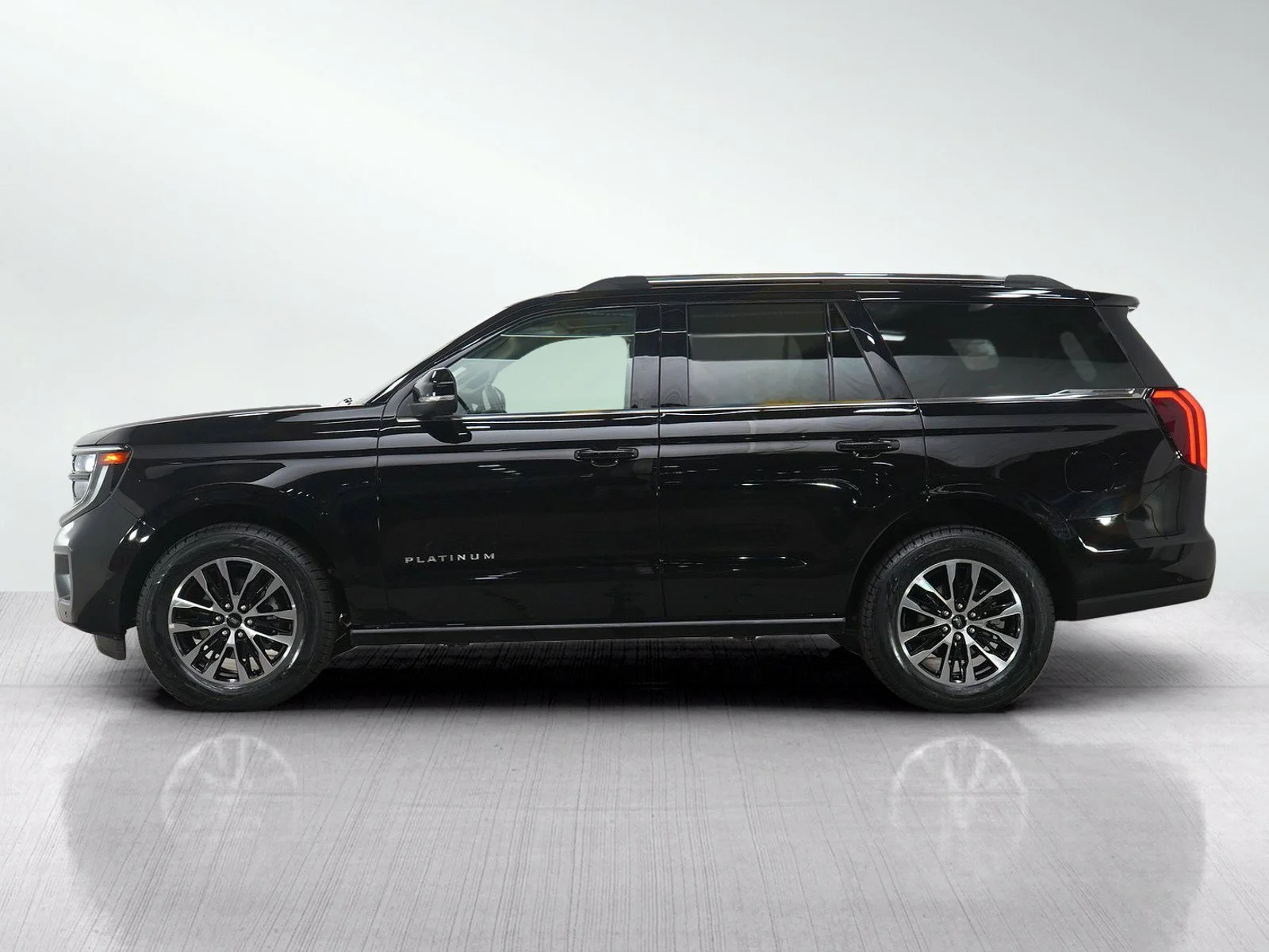 Used 2025 Ford Expedition Platinum with VIN 1FMJU1M8XSEA10857 for sale in Burnsville, Minnesota
