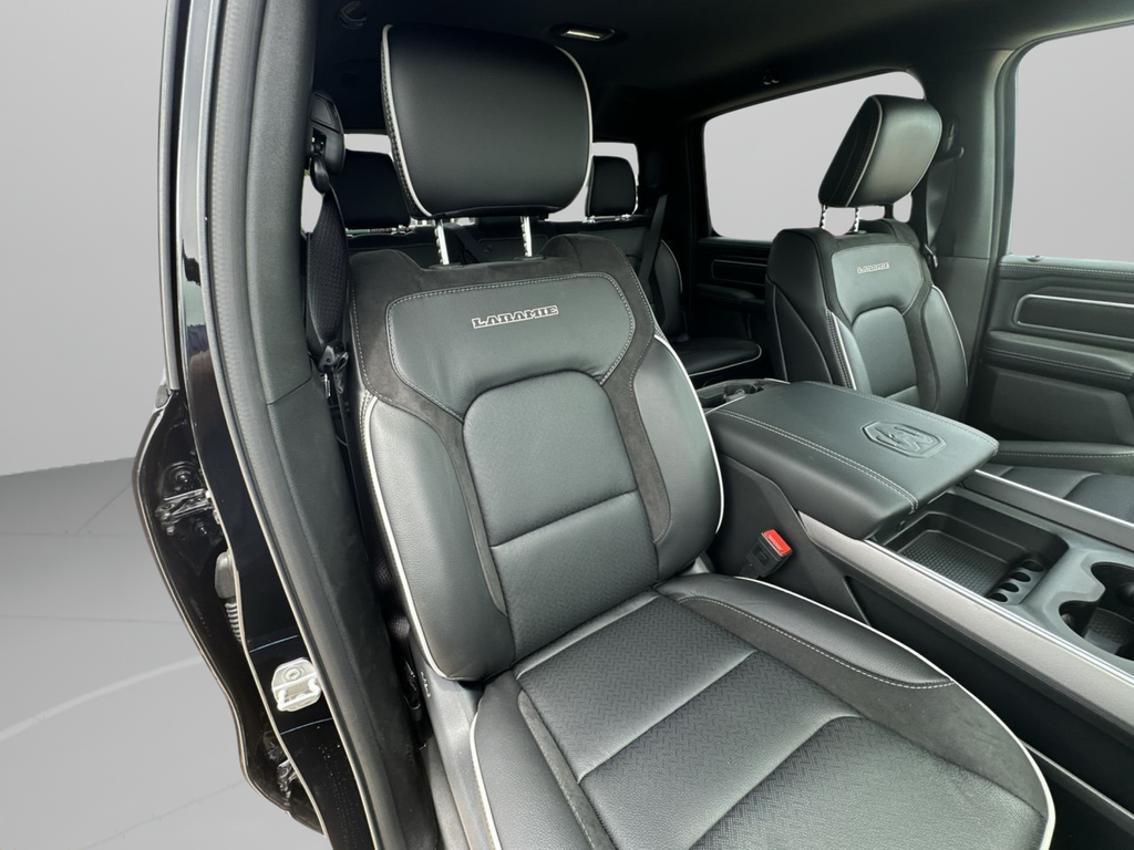 New 2026 Diamond Black Crystal Pearl-Coat Exterior Paint RAM Laramie image 38