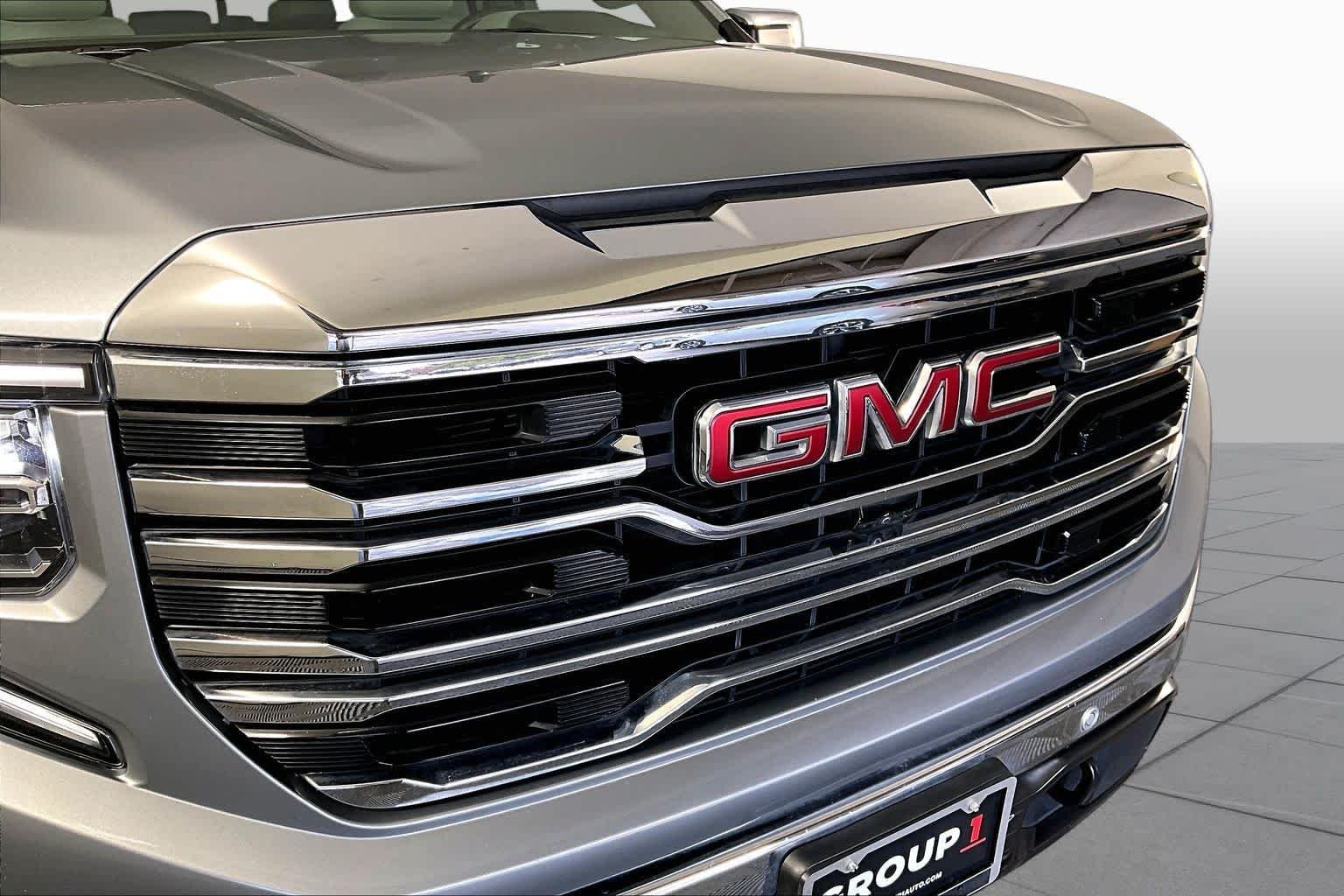 Used 2024 Sterling Metallic GMC SLT image 28