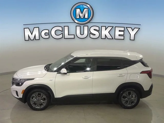 Used 2026 White Kia LX image 32