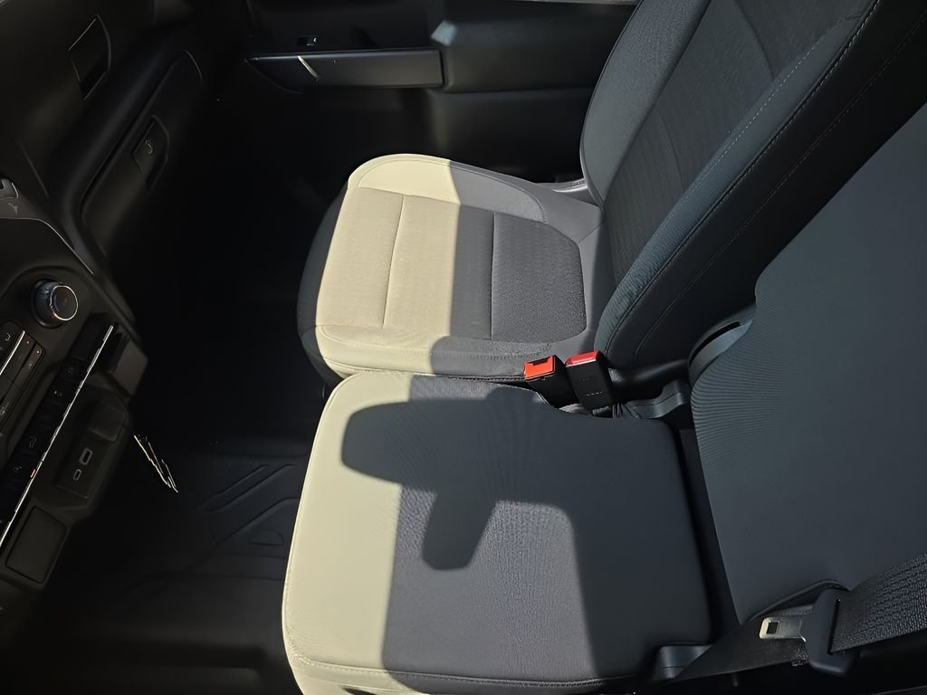 Used 2022 White Chevrolet Custom image 25