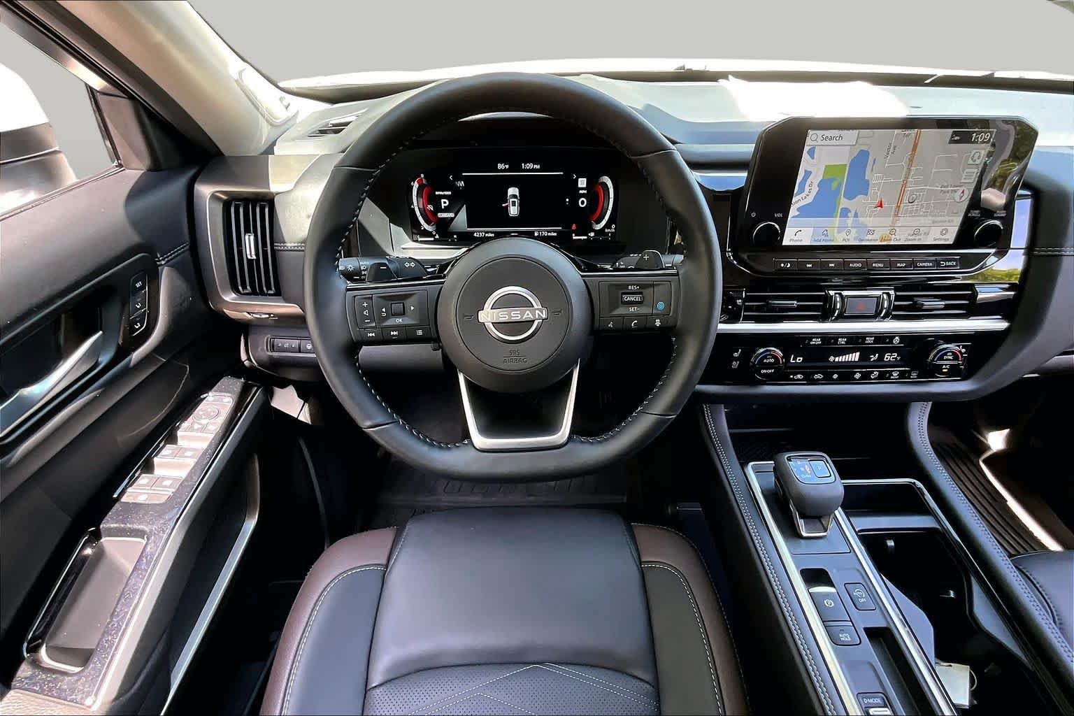 Used 2025 Everest White Pearl Tricoat Nissan Platinum image 6
