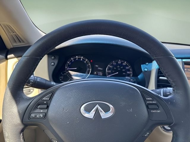 Used 2017 Black INFINITI Base image 15
