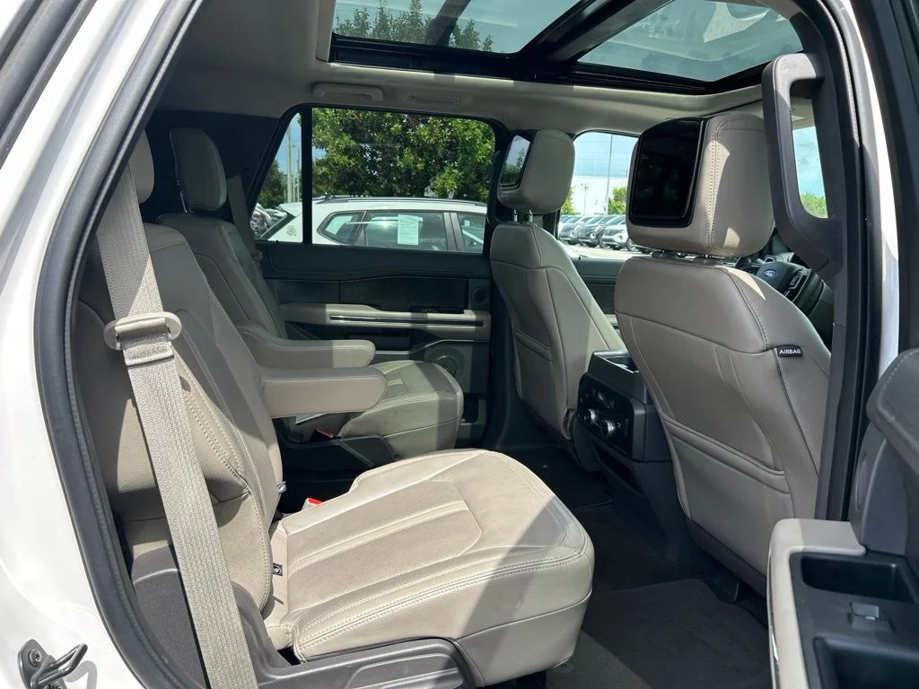 Used 2019 White Platinum Clearcoat Metallic Ford Limited image 44