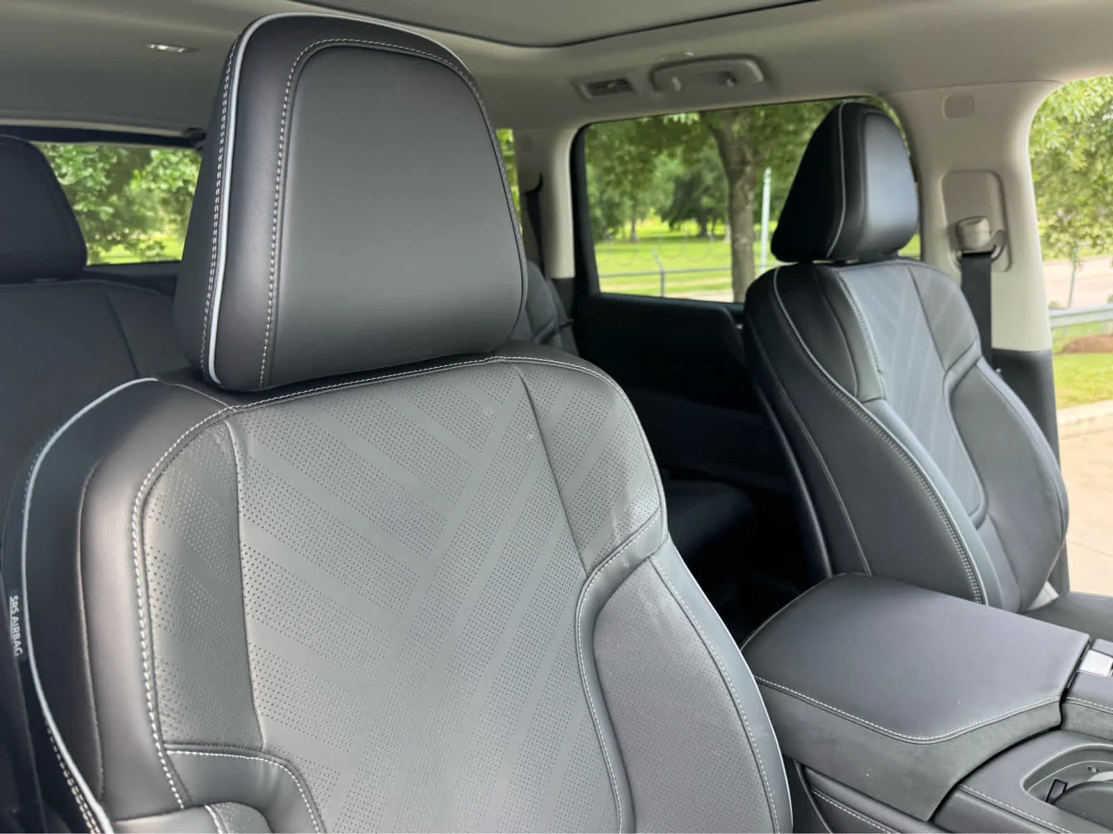 New 2026 RADIANT WHITE INFINITI Luxe 2WD image 9