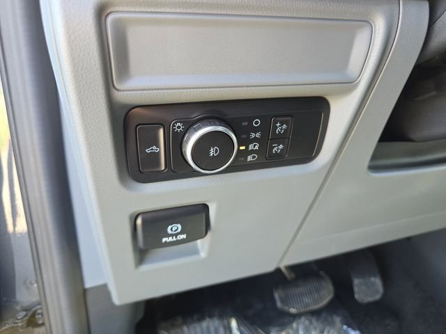 New 2026 Carbonized Gray Metallic Ford XLT image 45