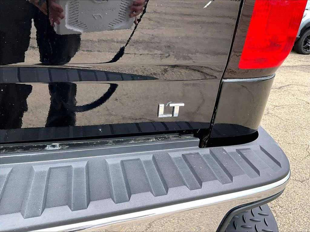 Used 2015 Black Chevrolet LT image 26