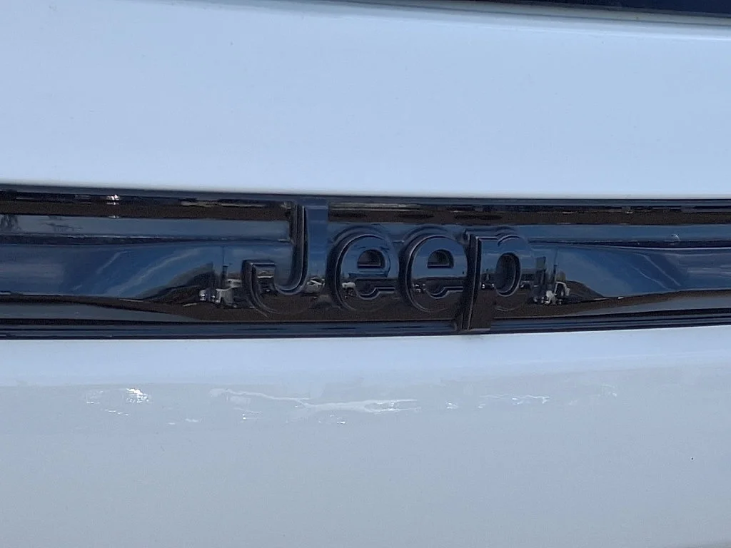 Used 2023 White Jeep Altitude 4x4 image 32
