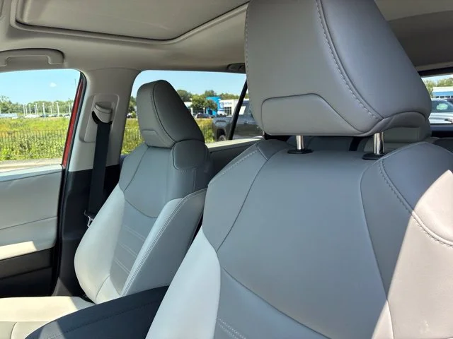 Used 2021 Red Toyota XLE Premium image 5