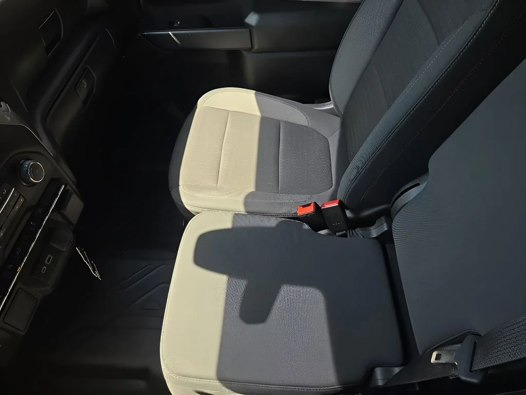 Used 2022 White Chevrolet Custom image 25
