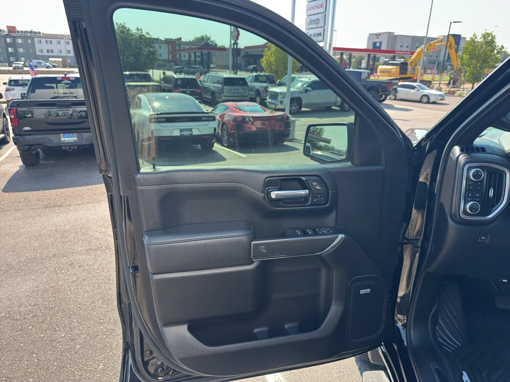 Used 2020 Onyx Black GMC AT4 image 13
