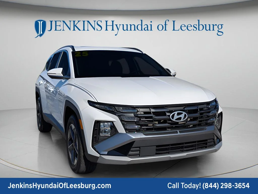 Used 2025 White Hyundai SEL Convenience image 12