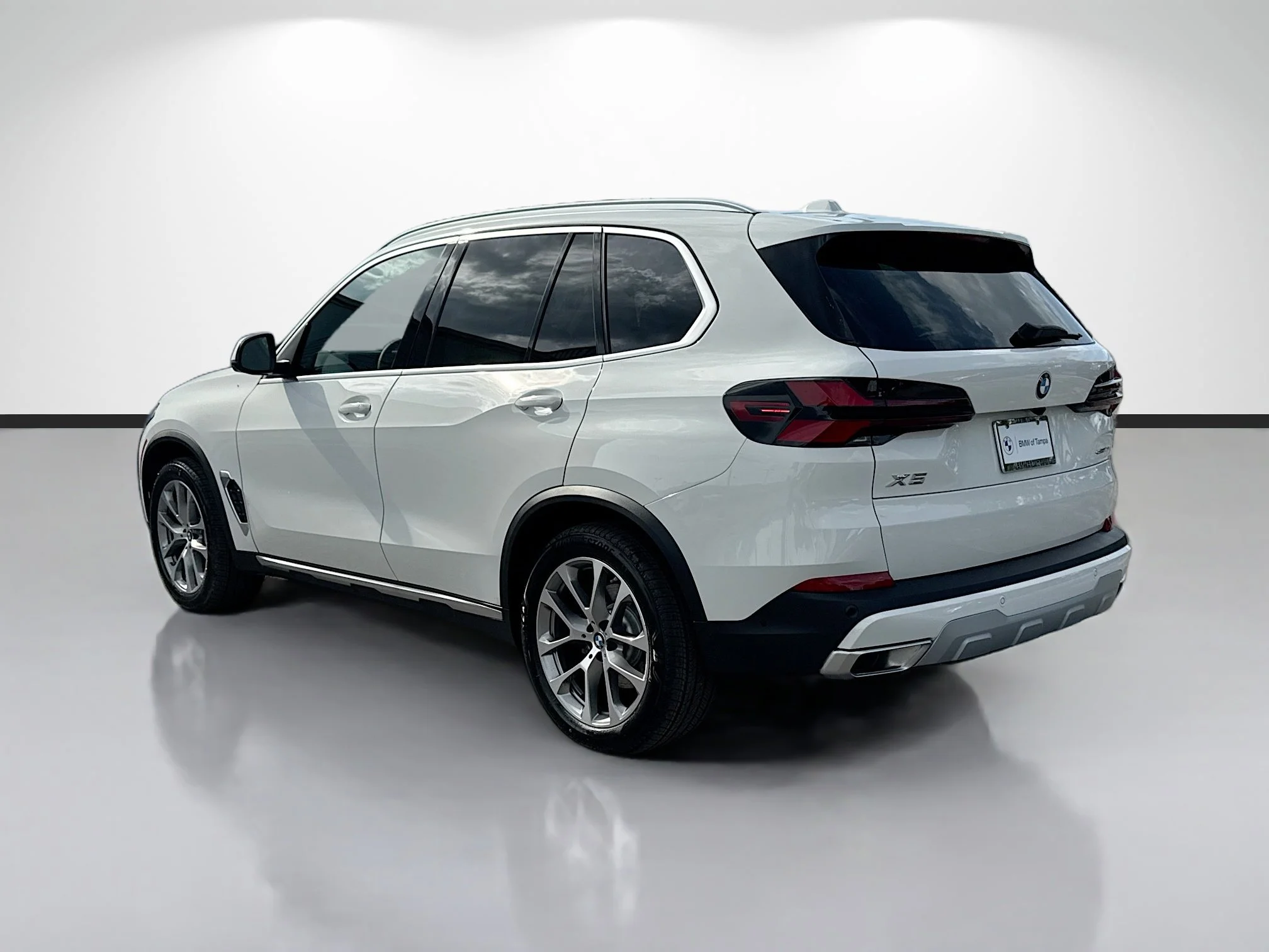 New 2026 Alpine White BMW sDrive40i image 5
