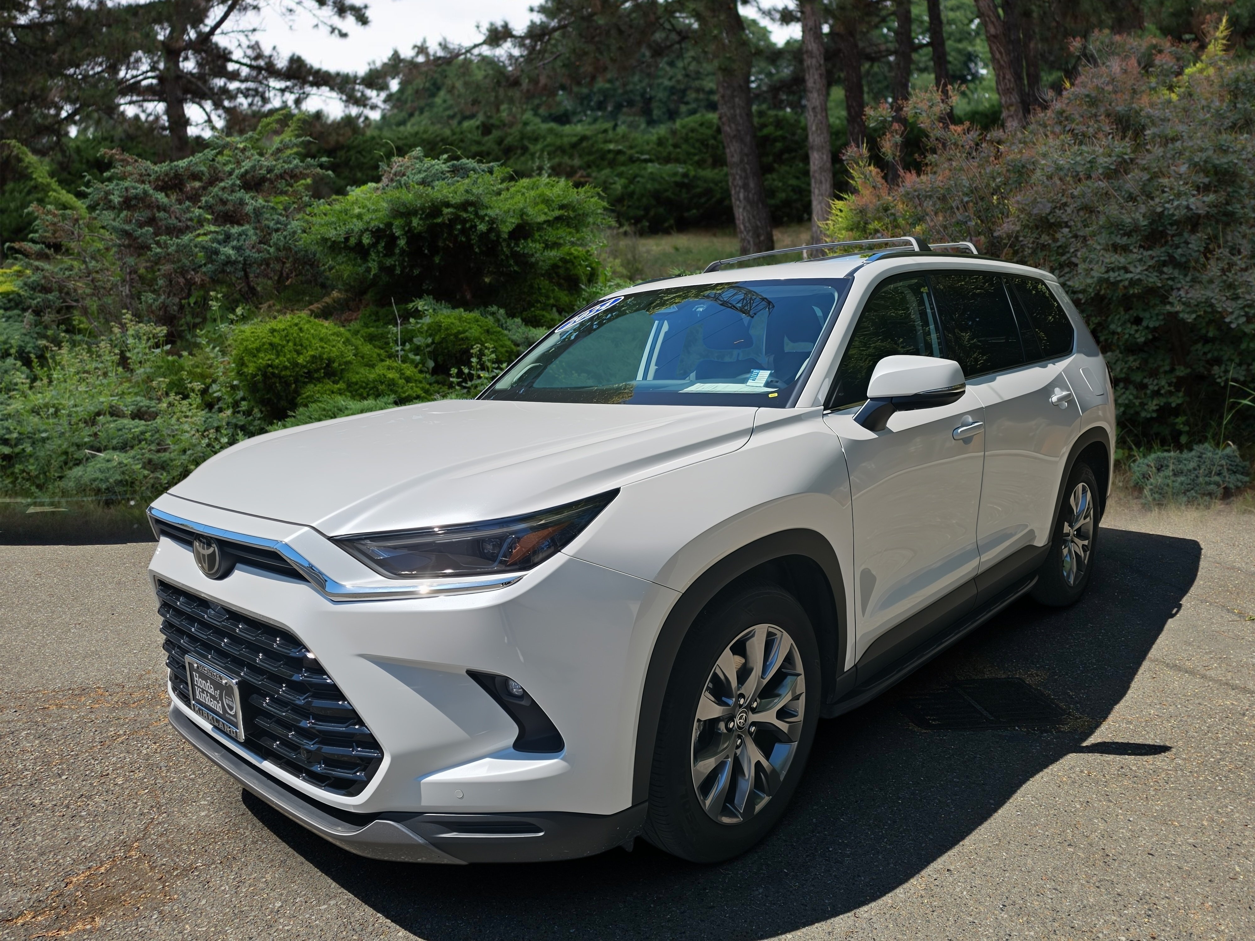 Used 2024 Wind Chill Pearl Toyota Limited image 3