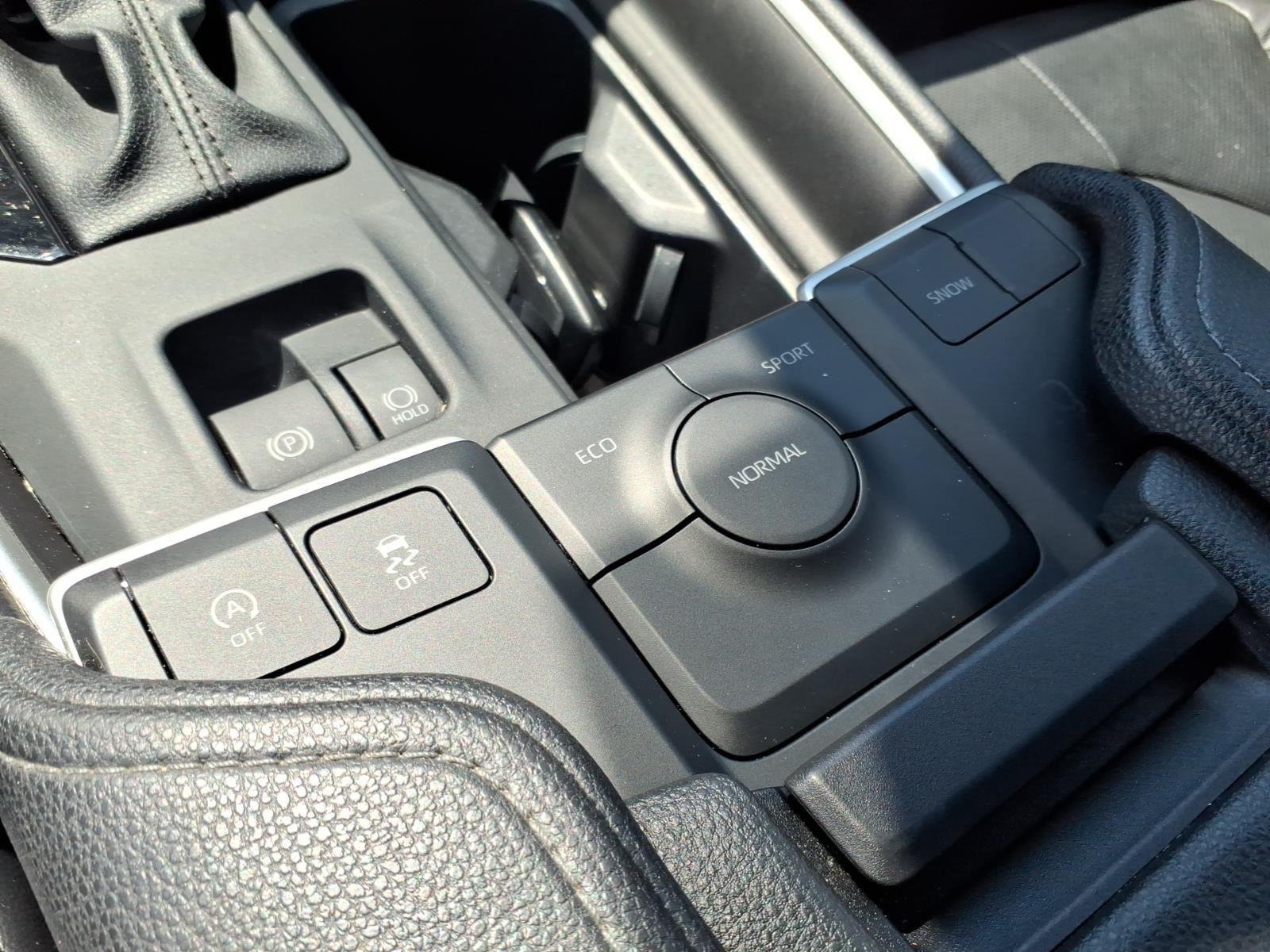 Used 2024 Wind Chill Pearl Toyota Limited image 9