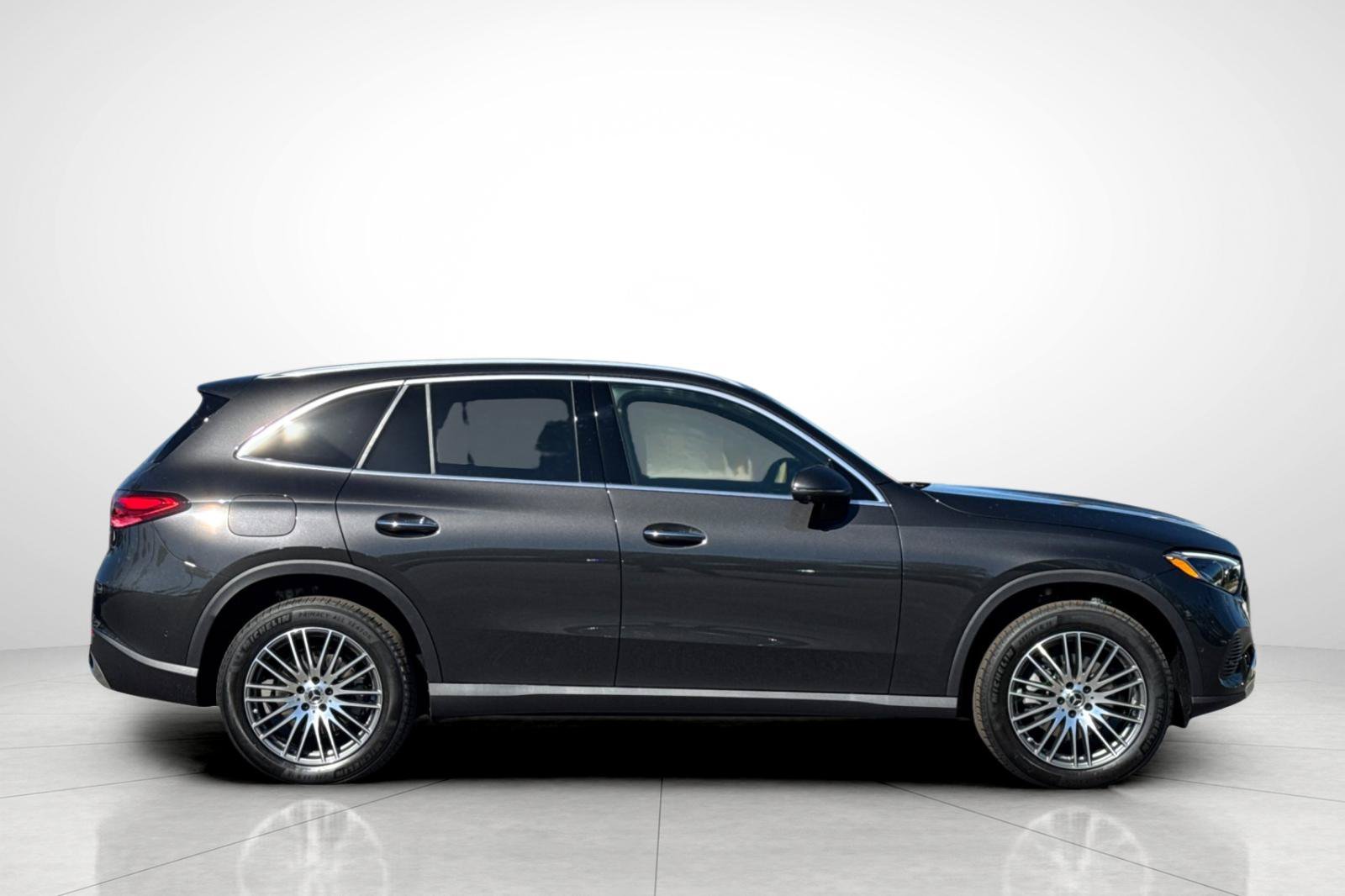 New 2027 Graphite Grey Metallic Mercedes-Benz GLC 300 image 33