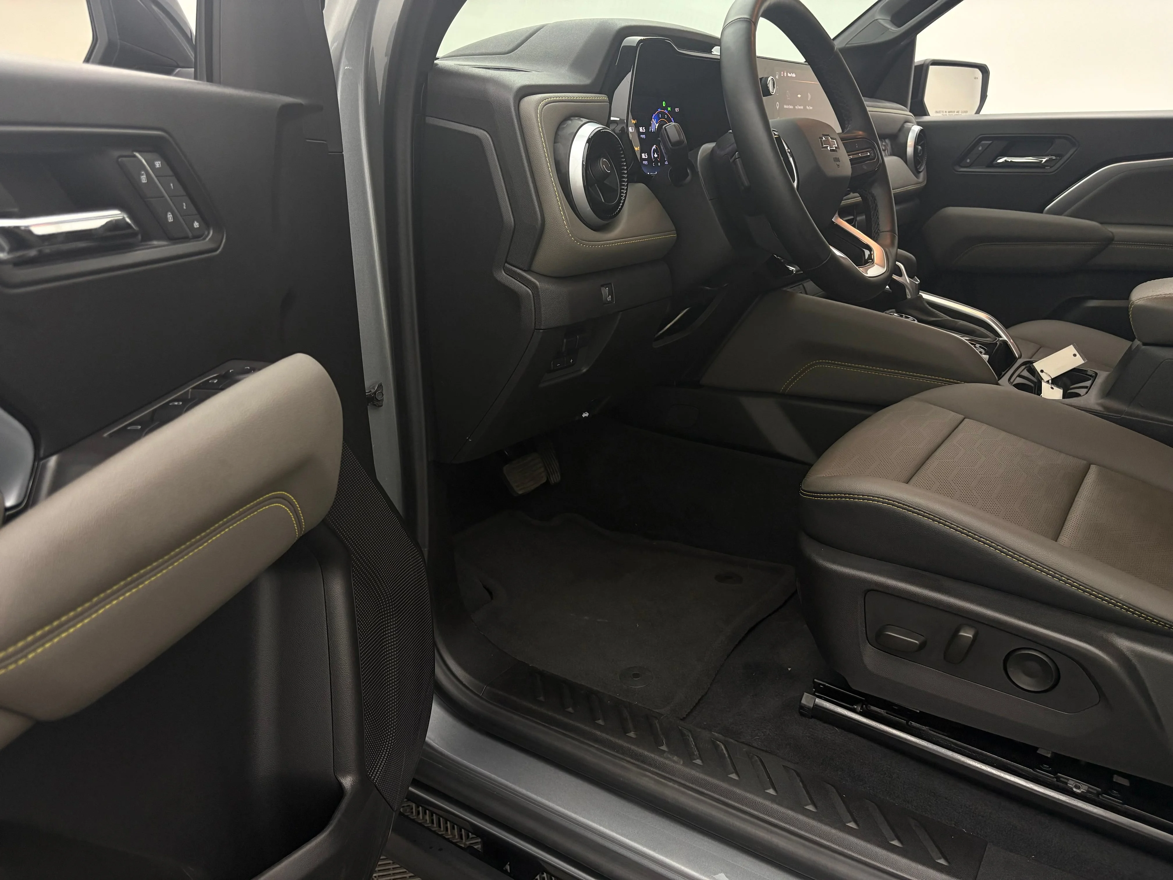 Used 2025 Sterling Gray Metallic Chevrolet ZR2 image 14