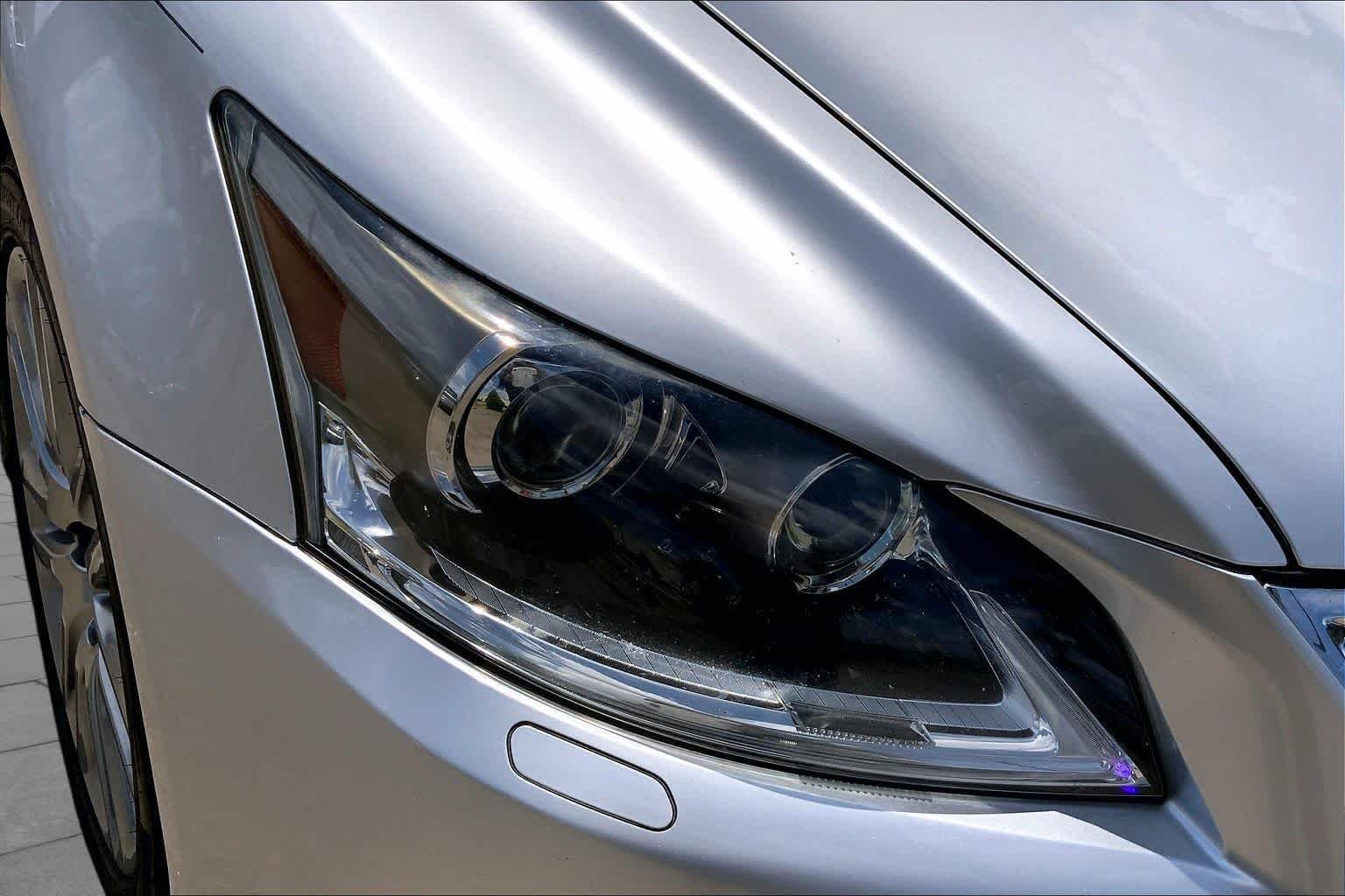 Used 2015 Liquid Platinum Lexus  image 27