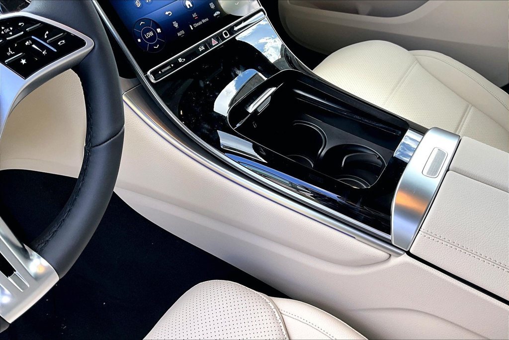 New 2027 Polar White Mercedes-Benz GLC 300 image 8
