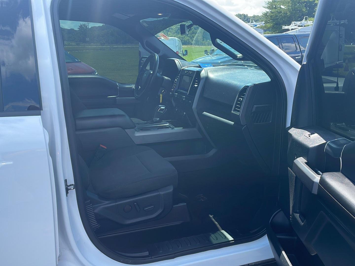Certified Used 2020 Oxford White Ford XLT image 28