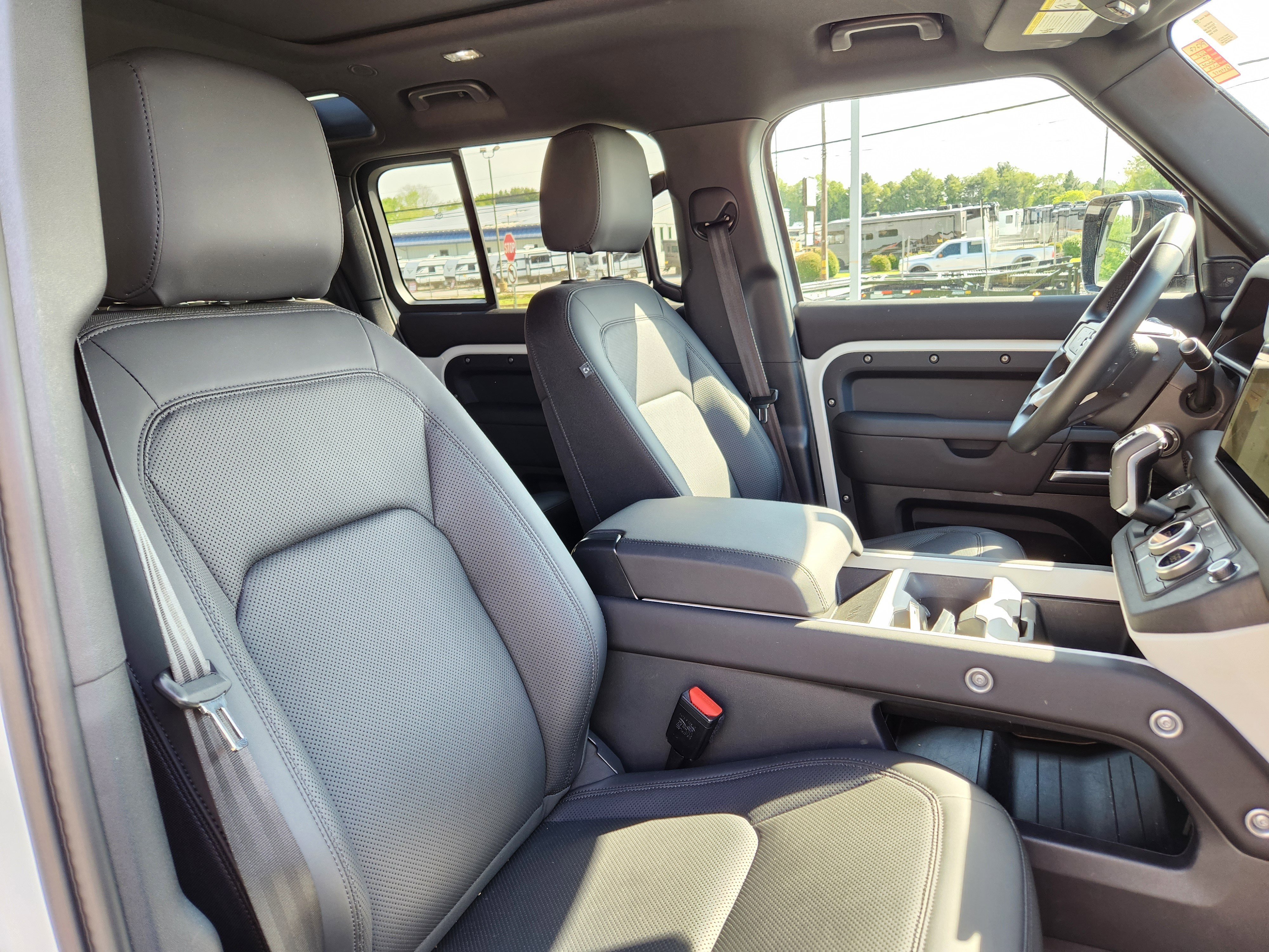 Certified Used 2025 Fuji White Land Rover S image 16