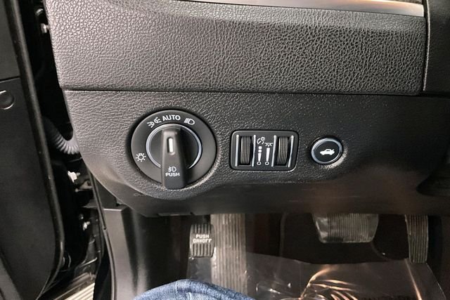 2023 Chrysler 300 Touring L - Photo 35