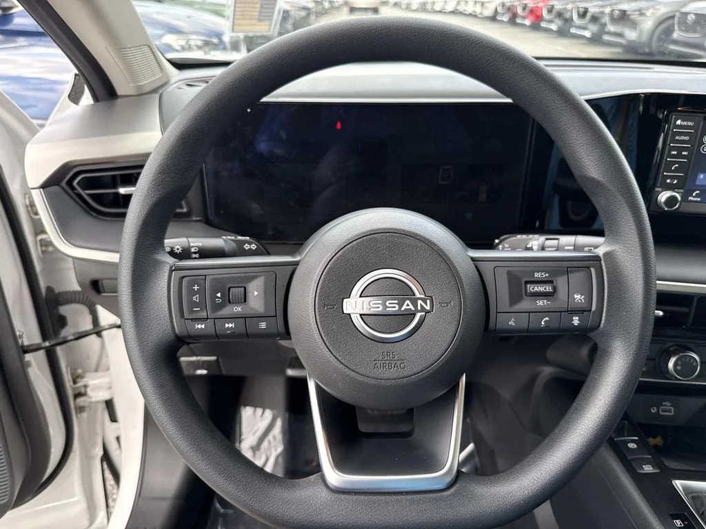 Used 2025 White Nissan S image 39