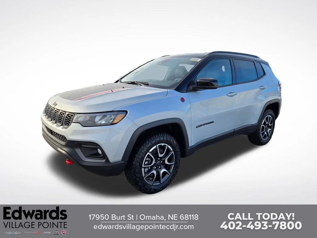 New 2026 Silver Zynith Metallic Clear-Coat Exterior Paint Jeep Trailhawk image 7
