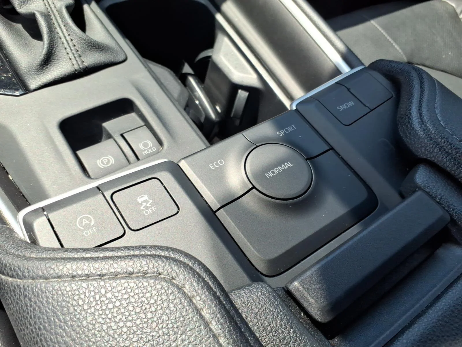 Used 2024 Wind Chill Pearl Toyota Limited image 9