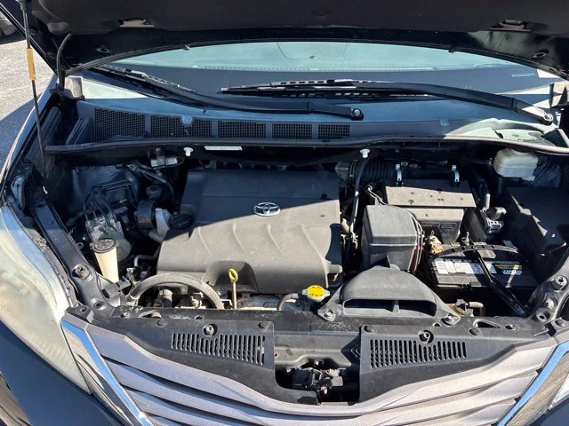 Used 2015 Black Toyota XLE image 34