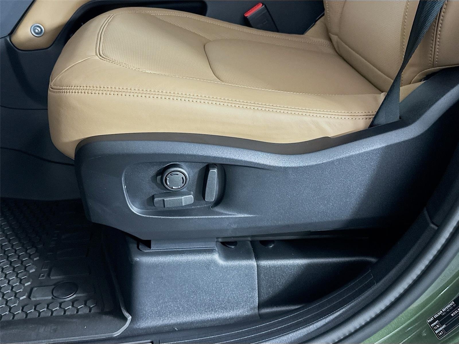 Used 2026 Green Land Rover X-Dynamic SE image 22