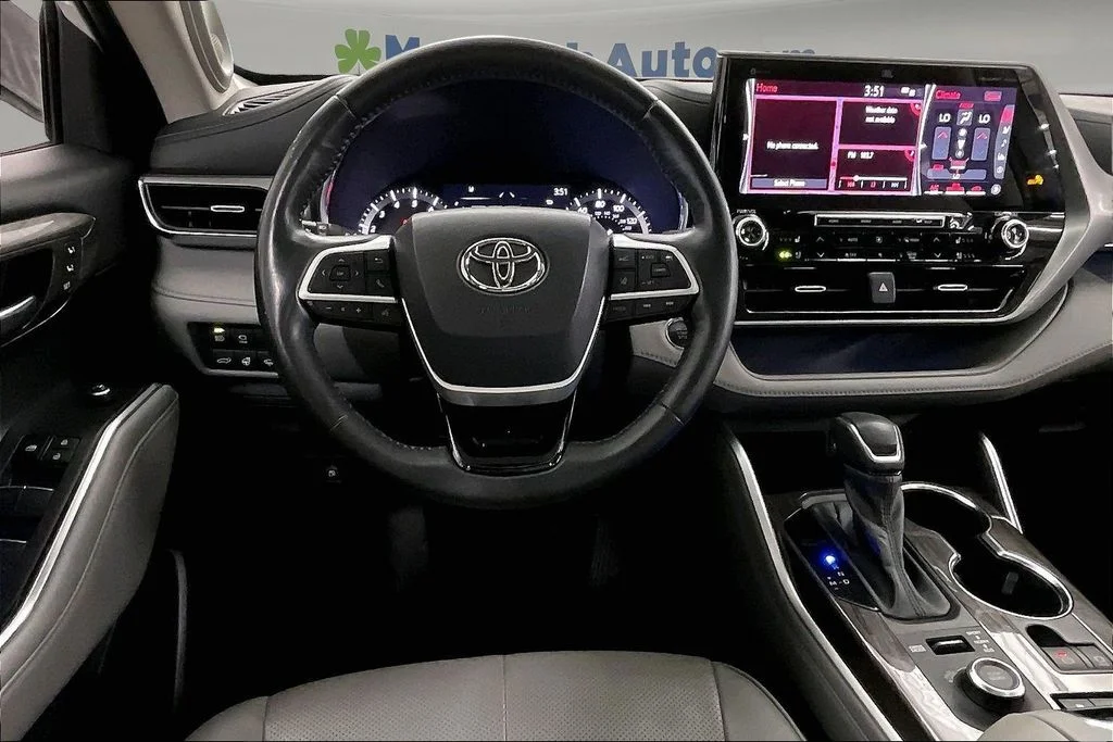 Used 2022 Beige Toyota Platinum image 7