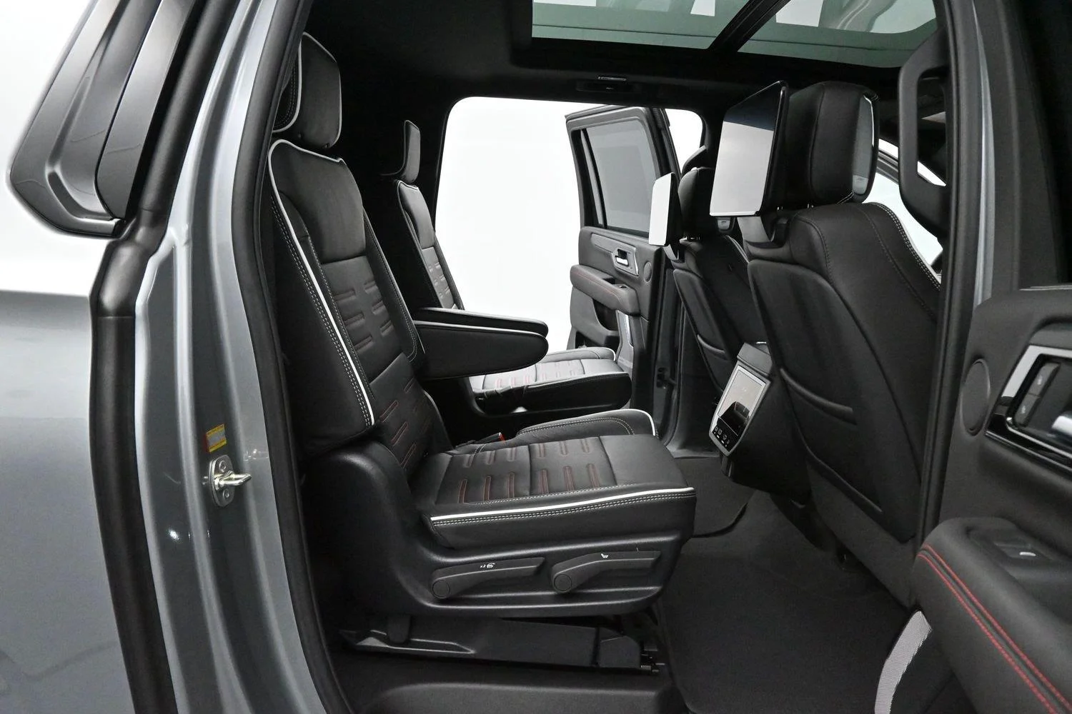 Used 2025 Sterling Metallic GMC AT4 Ultimate image 40