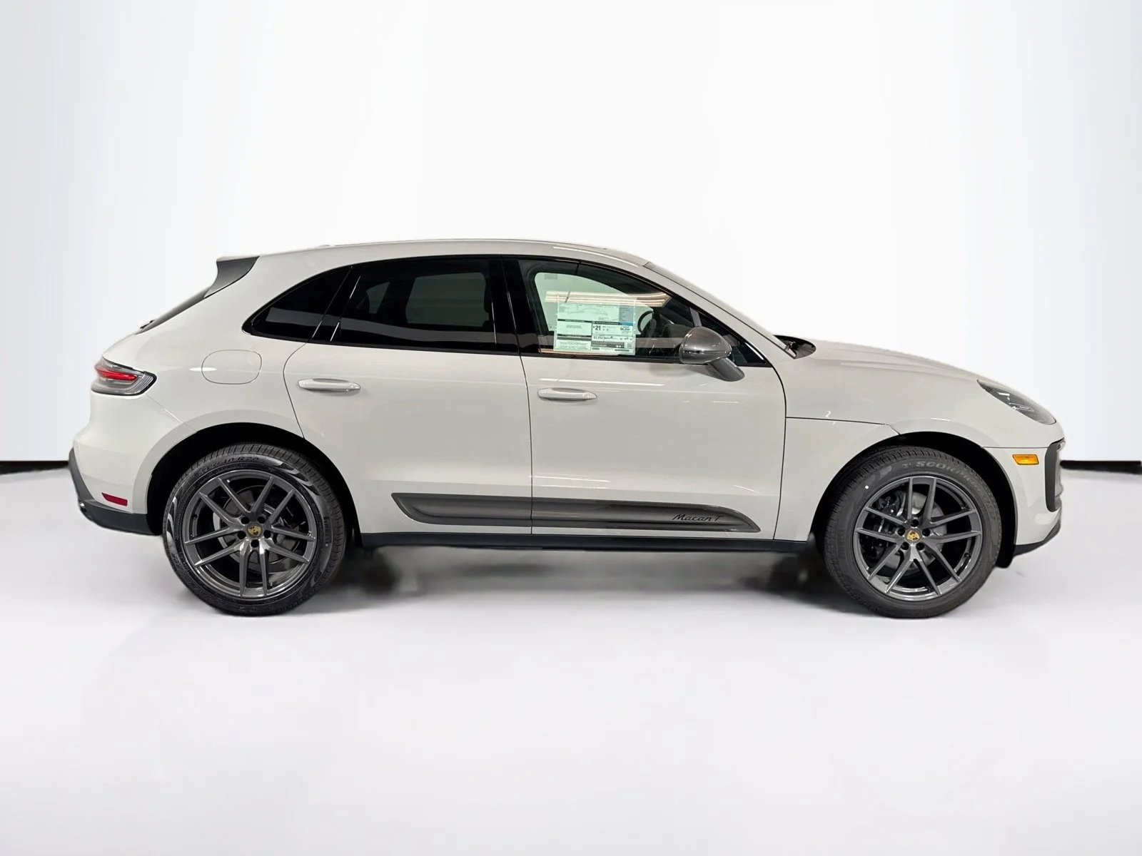 Used 2026 Chalk Porsche T image 8