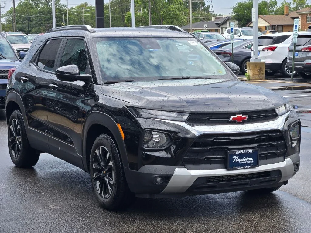 Used 2022 Black Chevrolet LT image 3