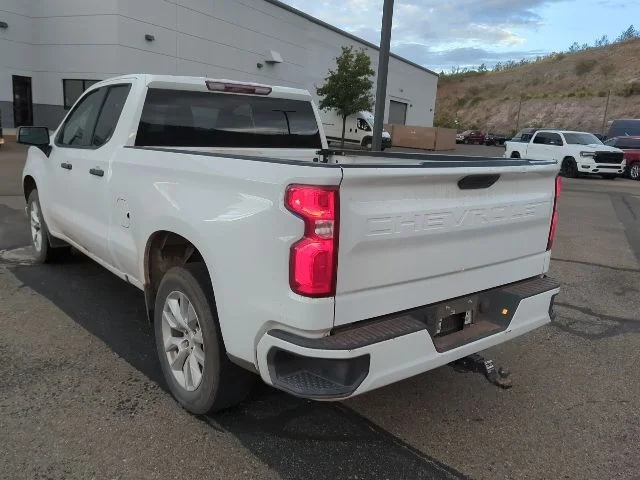 Used 2022 White Chevrolet Custom image 4