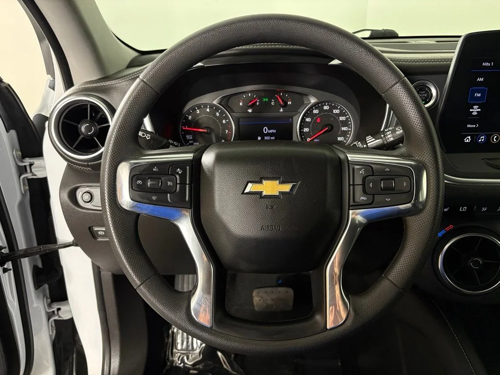 Used 2025 White Chevrolet LT image 18