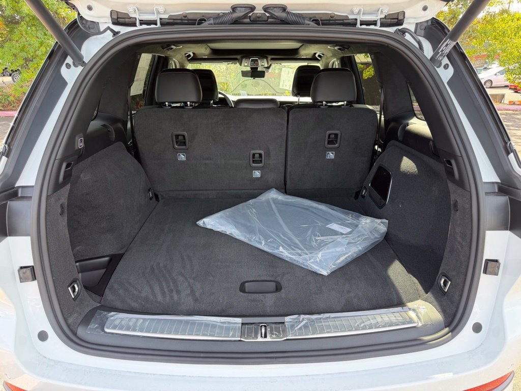 New 2027 Bright White Clear-Coat Paint Jeep Summit image 10