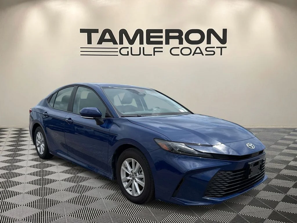2025 Toyota Camry LE Hybrid's photo