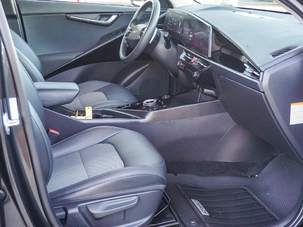 Used 2023 Gray Kia Wind image 13