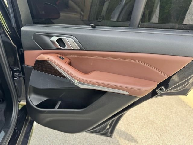 Used 2019 Black Sapphire Metallic BMW xDrive40i image 15