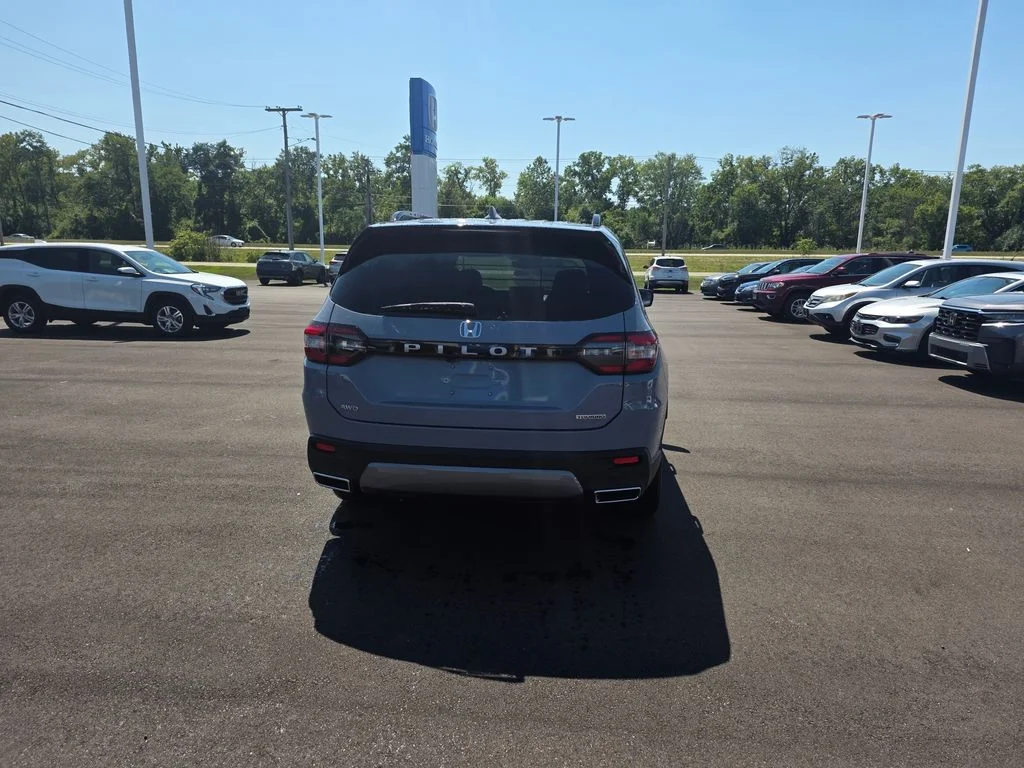New 2026 Sonic Gray Pearl Honda Touring image 4