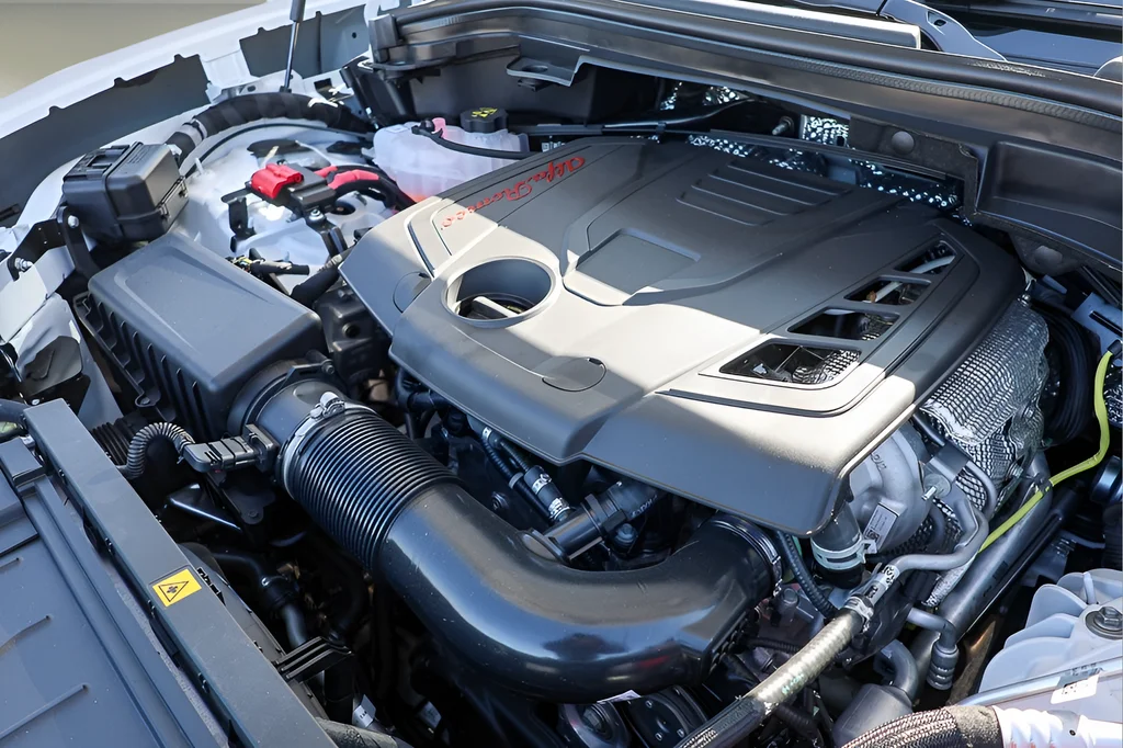 New 2025 White Alfa Romeo Base image 25