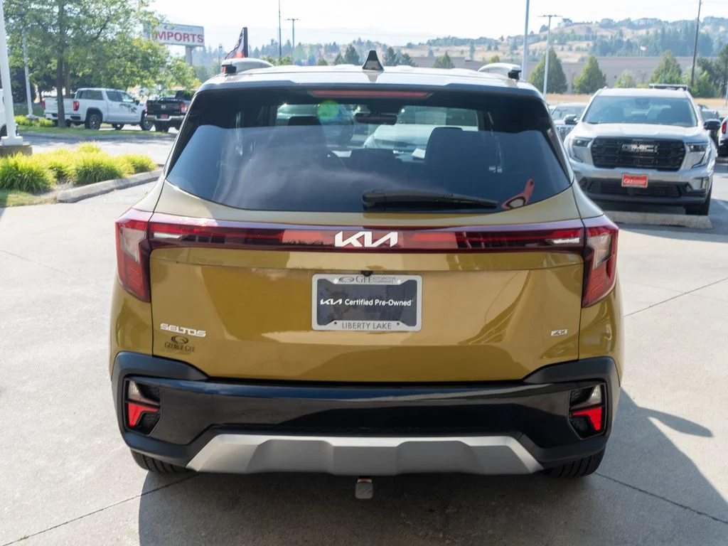 Used 2024 Green Kia S image 6