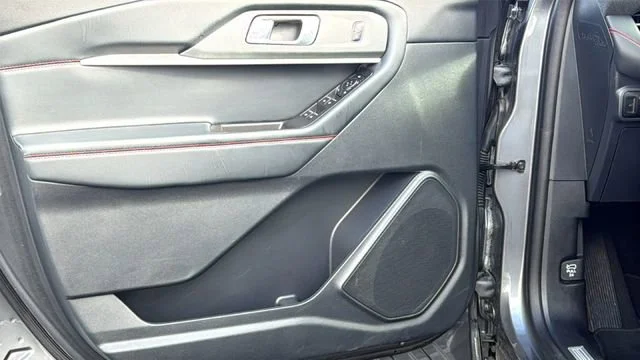 2025 Ford Explorer ST-LINE - Photo 23